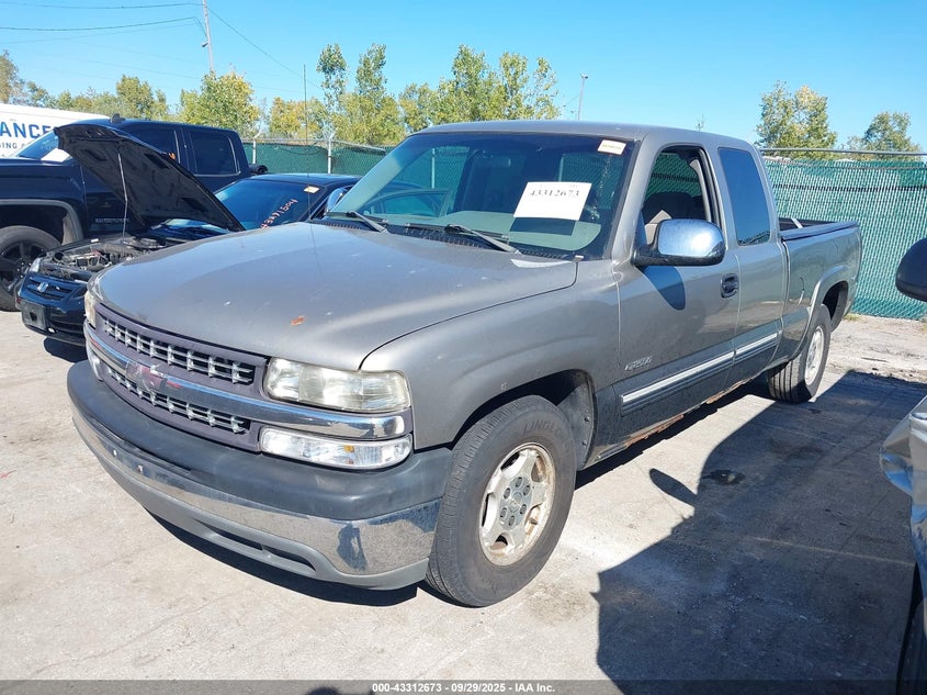 2GCEC19T3Y1312815 2000 CHEVROLET SILVERADO photo no. 2