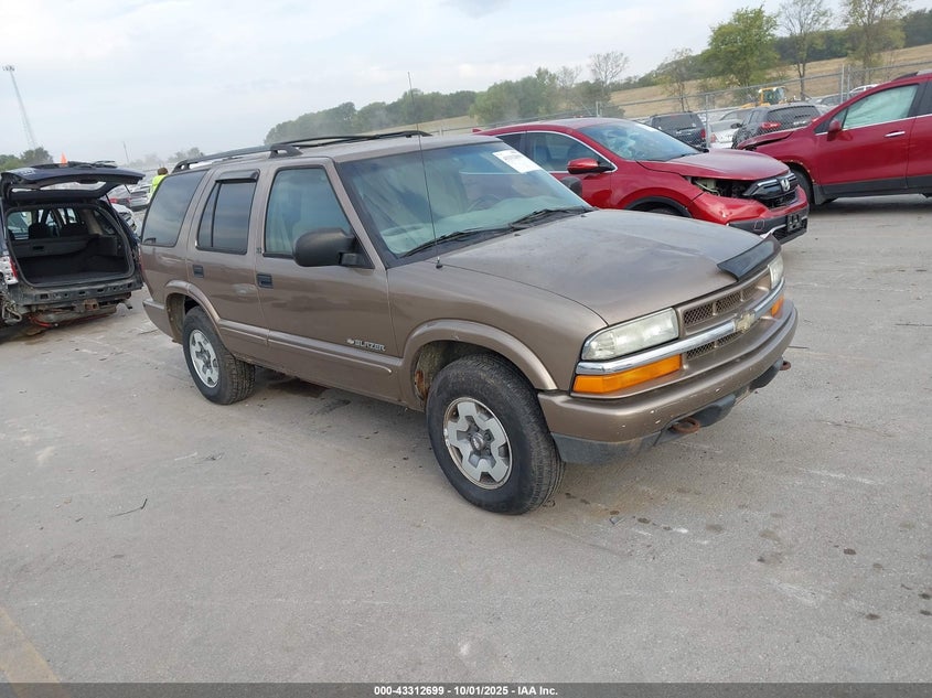 1GNDT13WX2K216290 2002 Chevrolet Blazer Ls auction photo 1