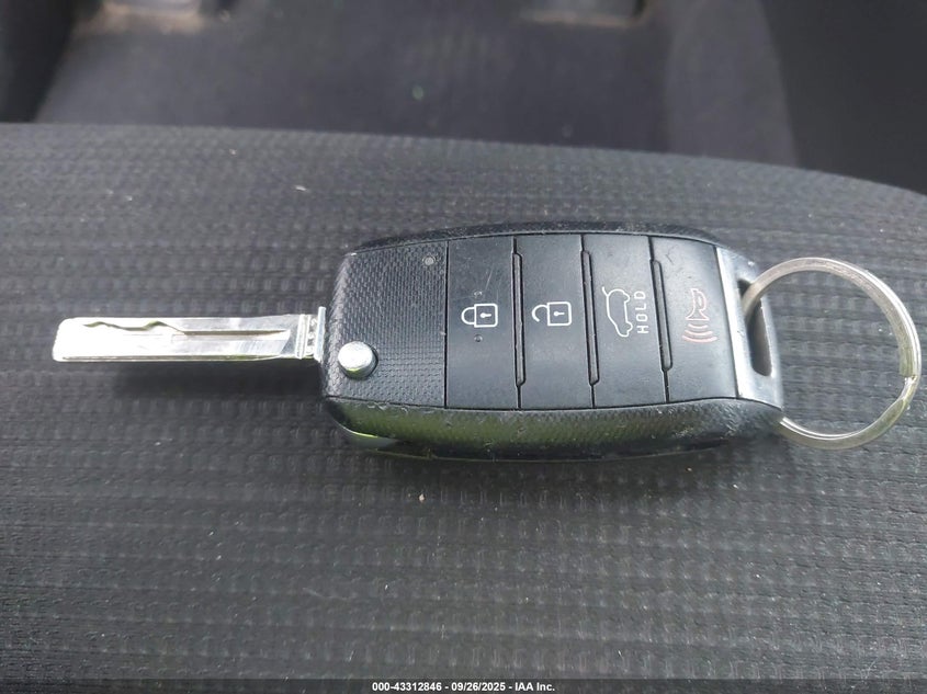 2015 KIA SORENTO LX - 5XYKTCA65FG584192