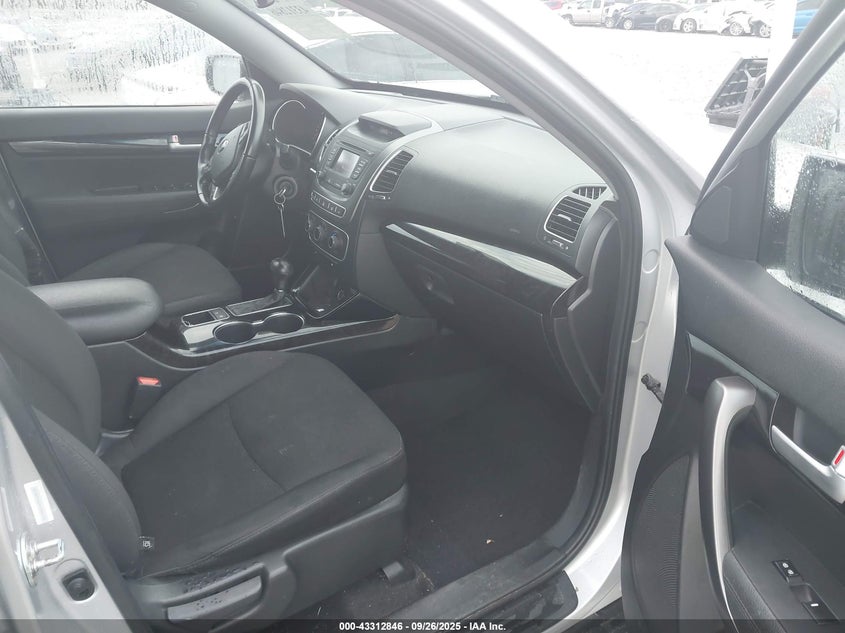 2015 KIA SORENTO LX - 5XYKTCA65FG584192