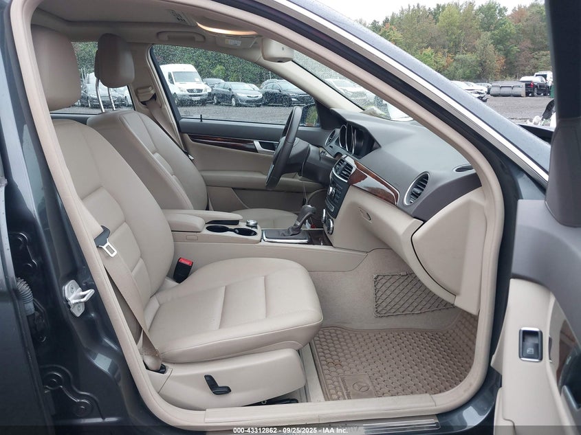 2013 MERCEDES-BENZ C 300 SPORT 4MATIC - WDDGF8AB7DR291776