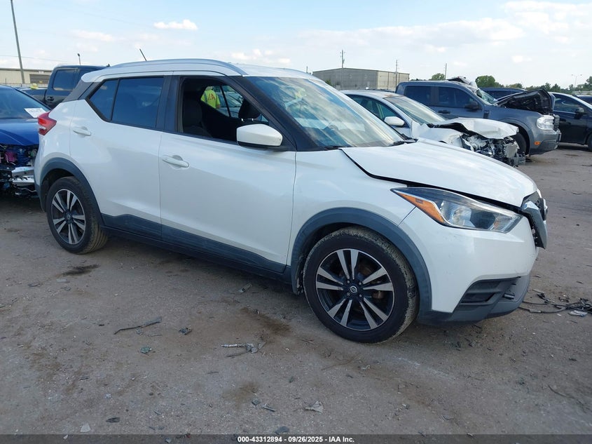 NISSAN KICKS SV