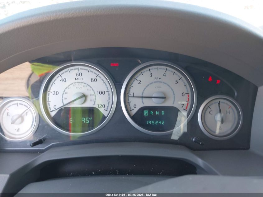 2008 Chrysler Town & Country Touring VIN: 2A8HR54P28R623613 Lot: 43313101