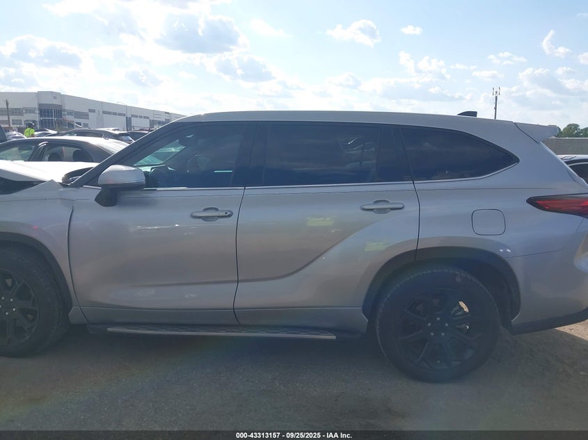 2022 TOYOTA HIGHLANDER LE 5TDZZRAH3NS139405