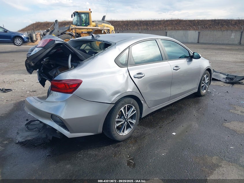 VIN 3KPF24AD9PE566897 2023 KIA FORTE LXS