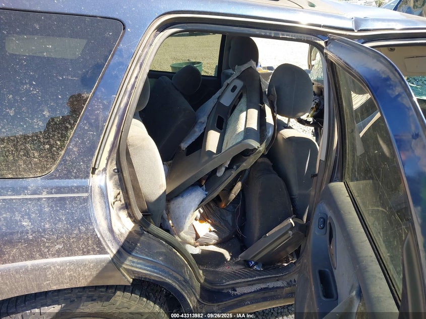 4F2YZ94194KM31866 2004 MAZDA TRIBUTE photo no. 8