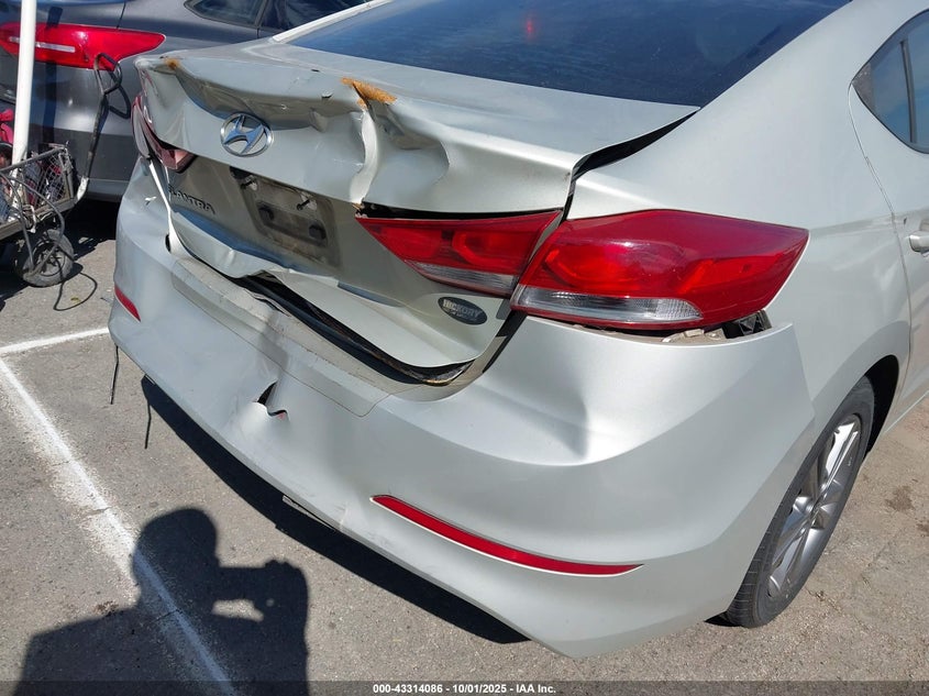 VIN KMHD84LF8HU171189 2017 HYUNDAI ELANTRA SE