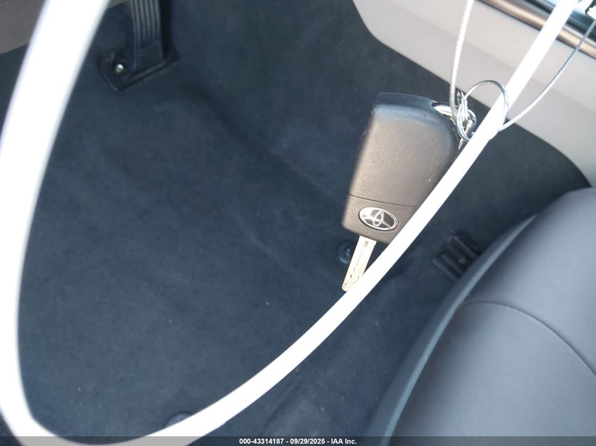 2018 TOYOTA CAMRY LE - 4T1B11HK4JU558327