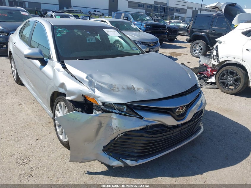2018 TOYOTA CAMRY LE - 4T1B11HK4JU558327