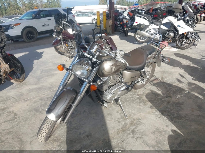 1HFSC43022A203445 2002 HONDA VT photo no. 2