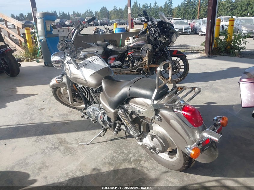 1HFSC43022A203445 2002 HONDA VT photo no. 3