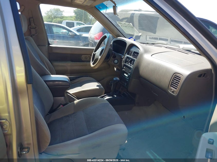 JN8AR07Y2YW398685 2000 NISSAN PATHFINDER photo no. 5