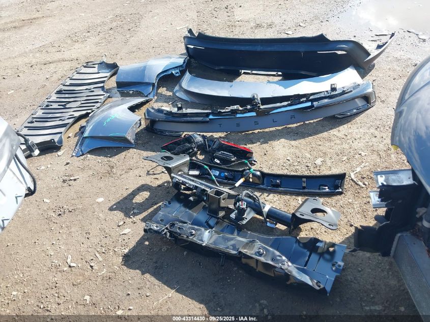 2026 Tesla Model Y Long Range Dual Motor All-Wheel Drive/Long Range Launch Series VIN: 7SAYGDEE5TF334298 Lot: 43314430