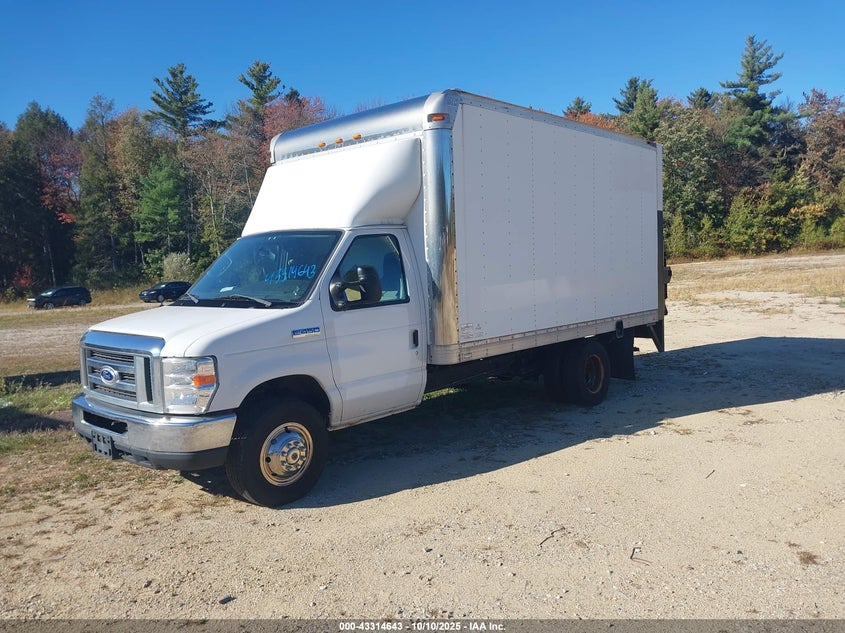 1FDXE4FS8HDC61151 2017 FORD ECONOLINE photo no. 2