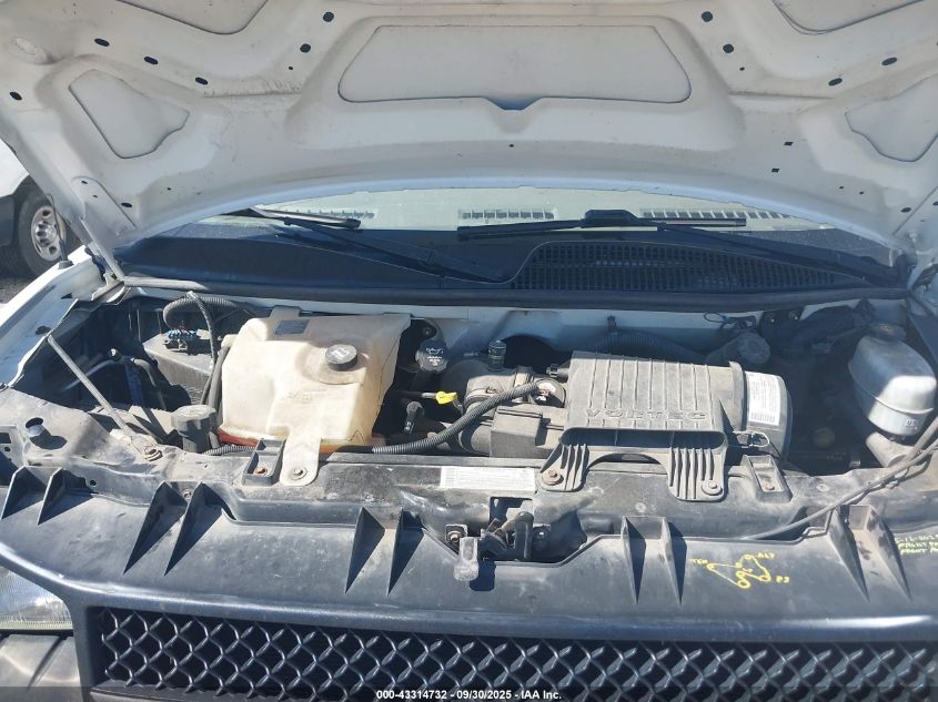 2004 Chevrolet Express Cutaway Base W/C7L/C7N VIN: 1GBJG31U741117825 Lot: 43314732