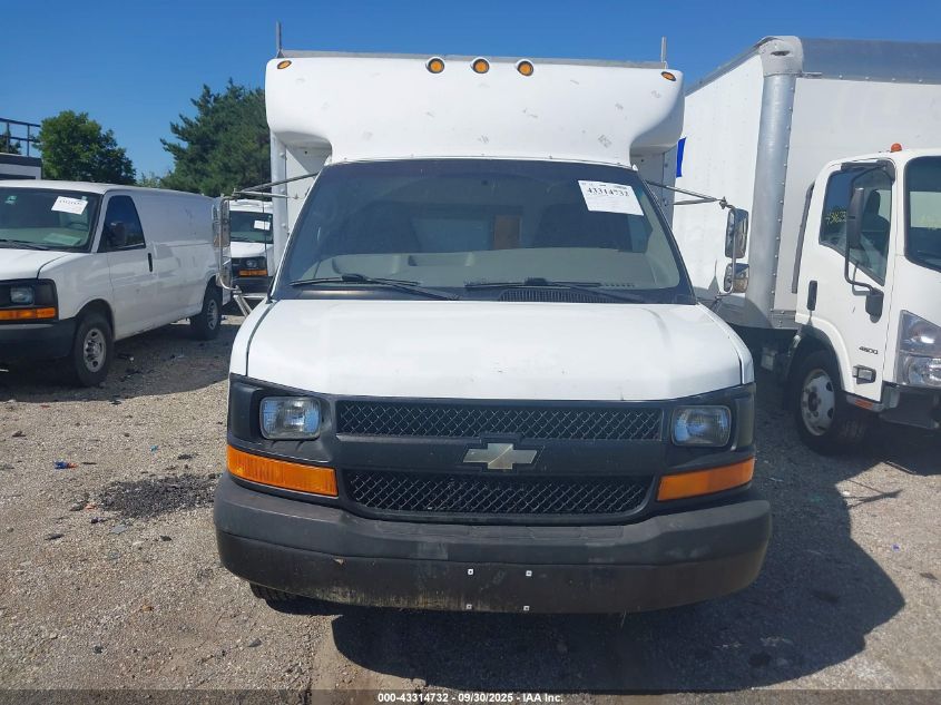 2004 Chevrolet Express Cutaway Base W/C7L/C7N VIN: 1GBJG31U741117825 Lot: 43314732
