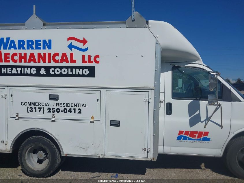 2004 Chevrolet Express Cutaway Base W/C7L/C7N VIN: 1GBJG31U741117825 Lot: 43314732