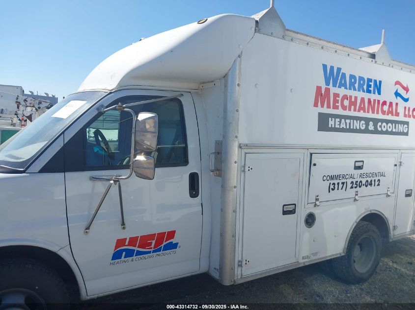 2004 Chevrolet Express Cutaway Base W/C7L/C7N VIN: 1GBJG31U741117825 Lot: 43314732