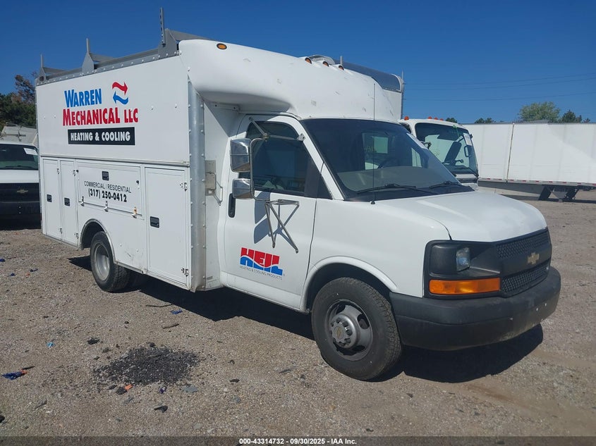 1GBJG31U741117825 2004 Chevrolet Express Cutaway Base W/C7L/C7N auction photo 1