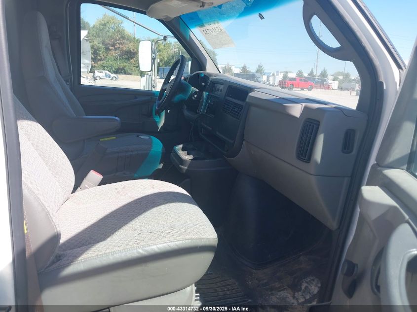 2004 Chevrolet Express Cutaway Base W/C7L/C7N VIN: 1GBJG31U741117825 Lot: 43314732