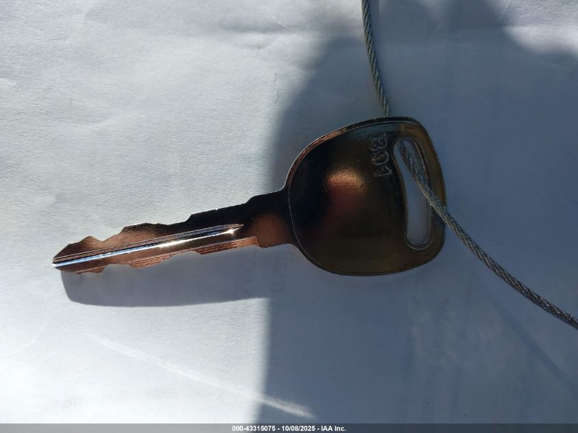 2002 Cadillac Escalade Standard VIN: 1GYEK63N62R229236 Lot: 43315075