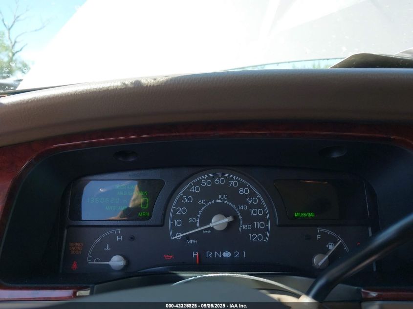 2003 Lincoln Town Car Executive VIN: 1LNHM81W93Y630836 Lot: 43315325