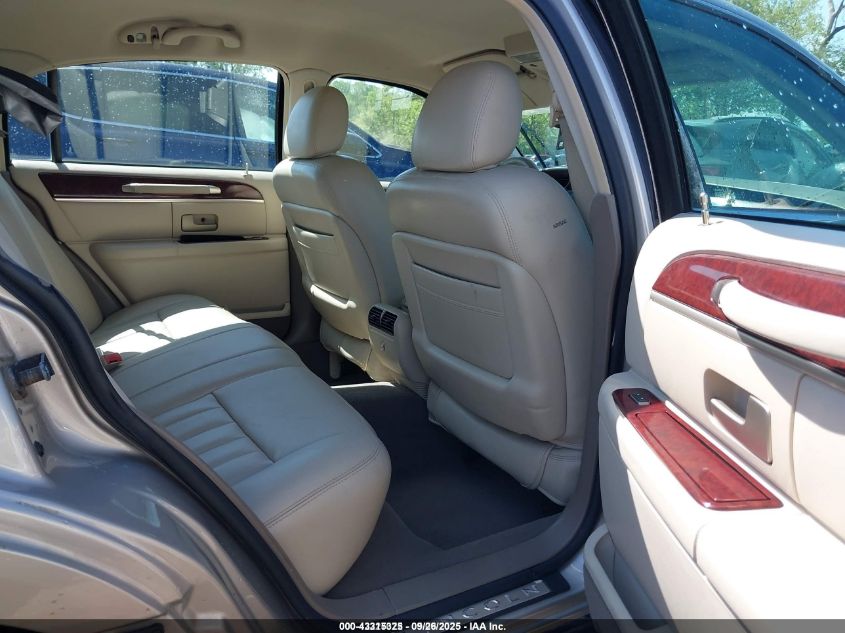 2003 Lincoln Town Car Executive VIN: 1LNHM81W93Y630836 Lot: 43315325