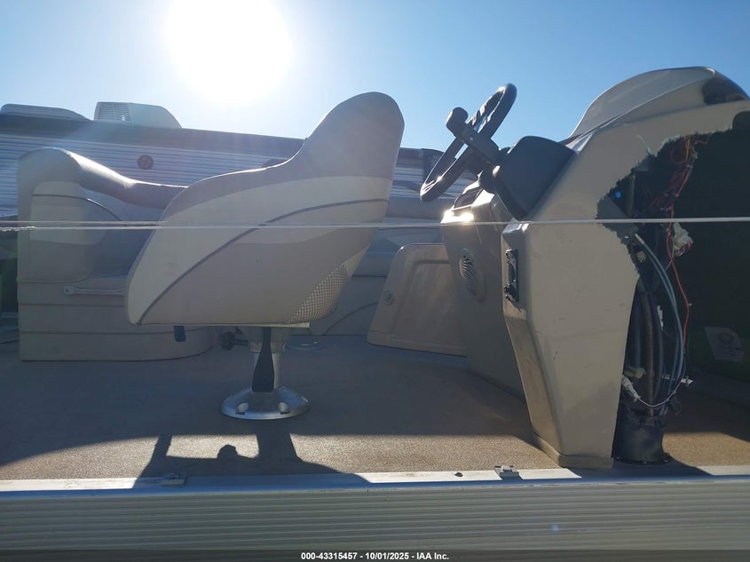 2013 BENNINGTON 20SFX PONTOON auction photo 5