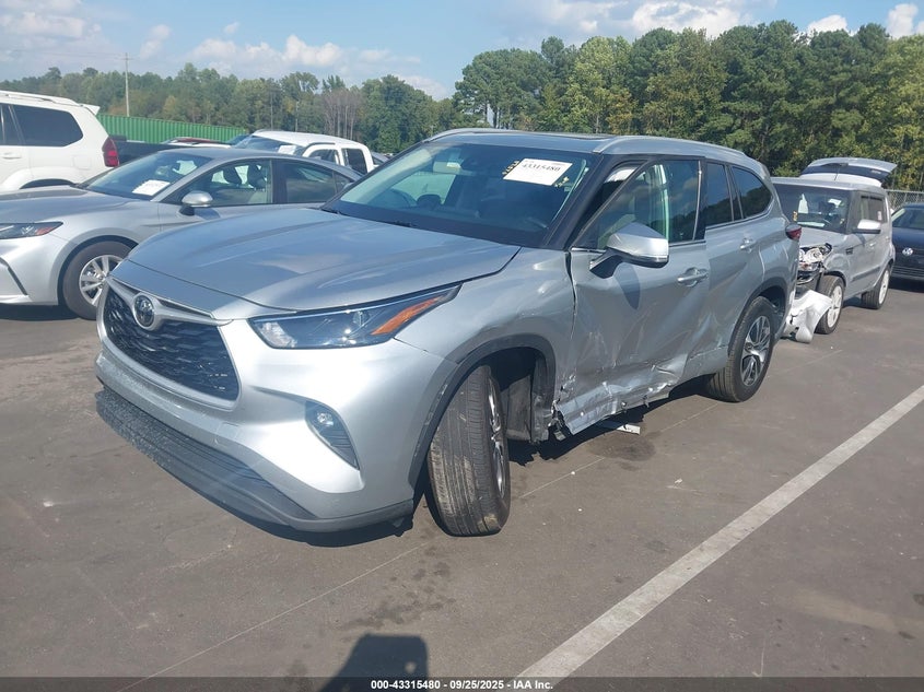2022 TOYOTA HIGHLANDER XLE 5TDGZRAH0NS092034