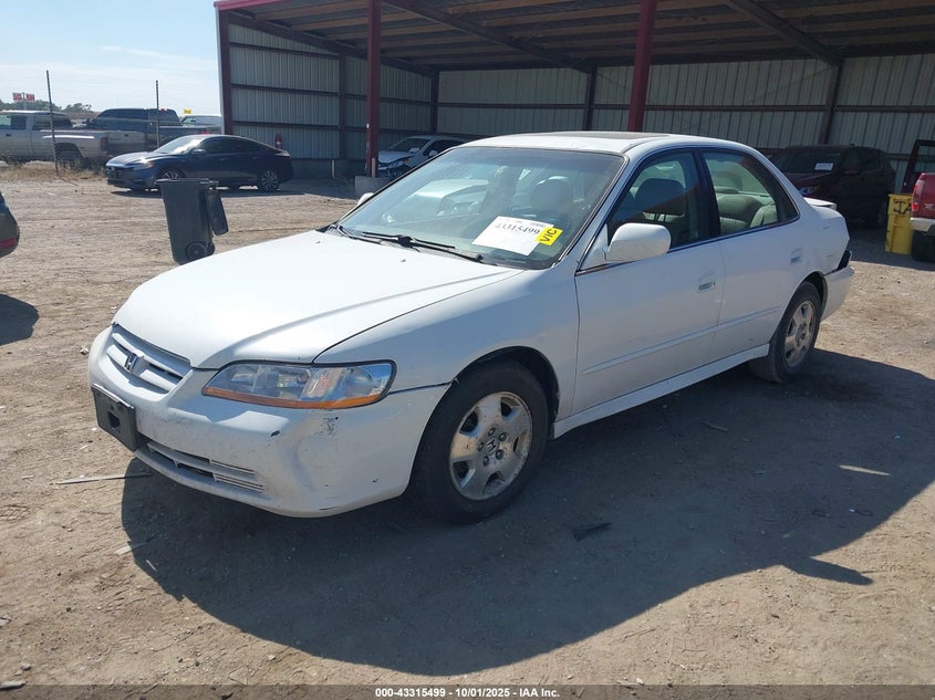 1HGCG16522A072379 2002 HONDA ACCORD photo no. 2
