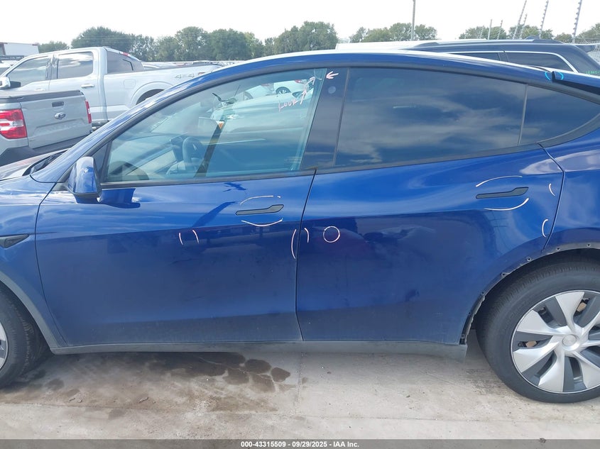 2023 Tesla Model Y Awd/Long Range Dual Motor All-Wheel Drive VIN: 7SAYGDEE1PA078633 Lot: 43315509