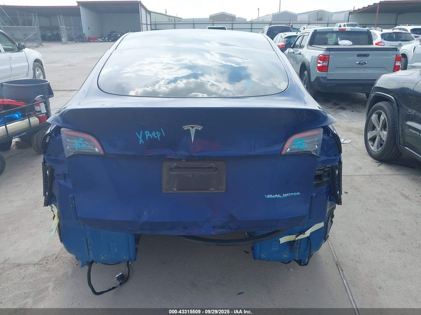 2023 Tesla Model Y Awd/Long Range Dual Motor All-Wheel Drive VIN: 7SAYGDEE1PA078633 Lot: 43315509