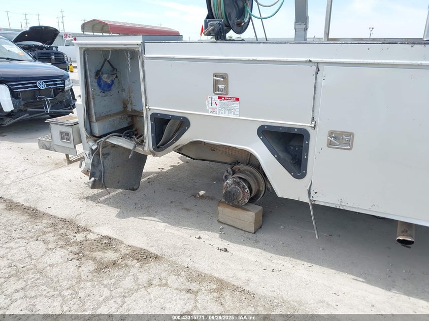 2013 Ford F-350 Chassis Xlt VIN: 1FD8X3H64DEA18370 Lot: 43315771