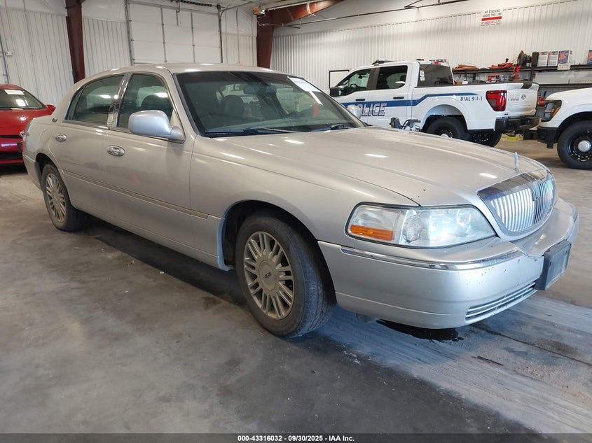 2LNBL8CV4AX751669 2010 Lincoln Town Car Signature Limited auction photo 1