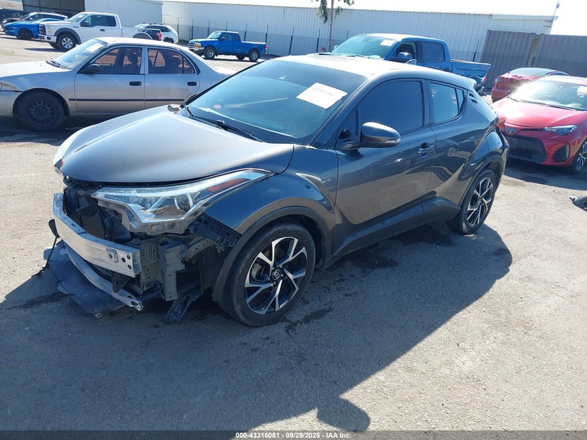 NMTKHMBX2JR063164 2018 TOYOTA C-HR photo no. 2