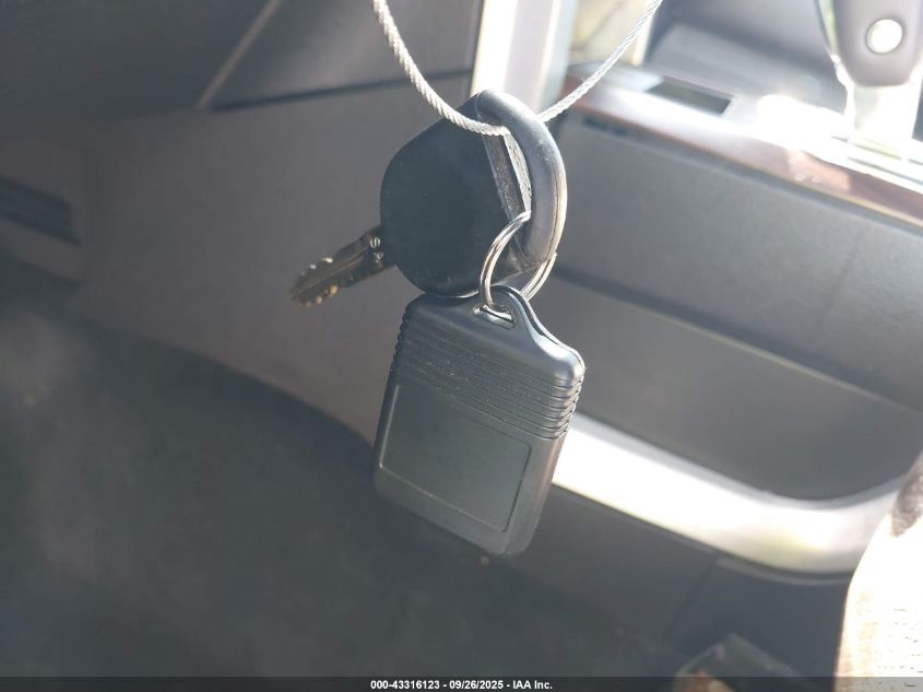 2010 Ford F-150 Fx2 Sport/Harley-Davidson/King Ranch/Lariat/Platinum/Xl/Xlt VIN: 1FTFW1CV9AFB25633 Lot: 43316123