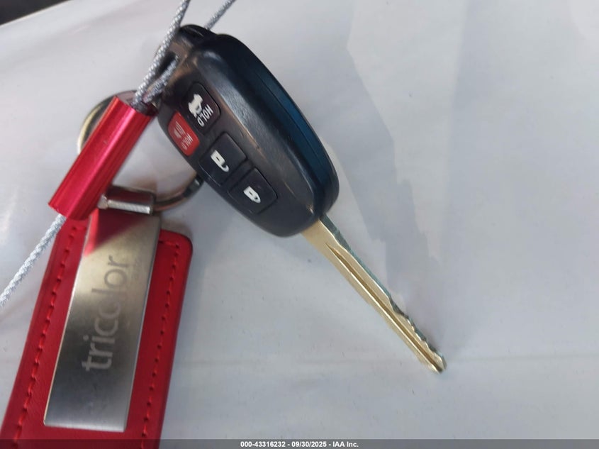 2018 TOYOTA COROLLA LE - 5YFBURHE7JP747040