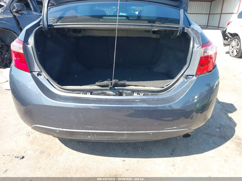 2018 TOYOTA COROLLA LE - 5YFBURHE7JP747040