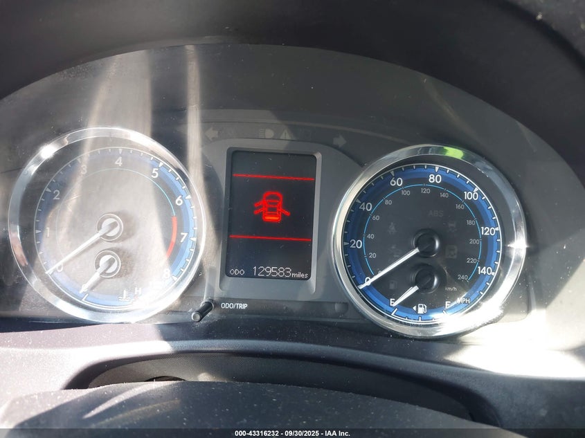 2018 TOYOTA COROLLA LE - 5YFBURHE7JP747040