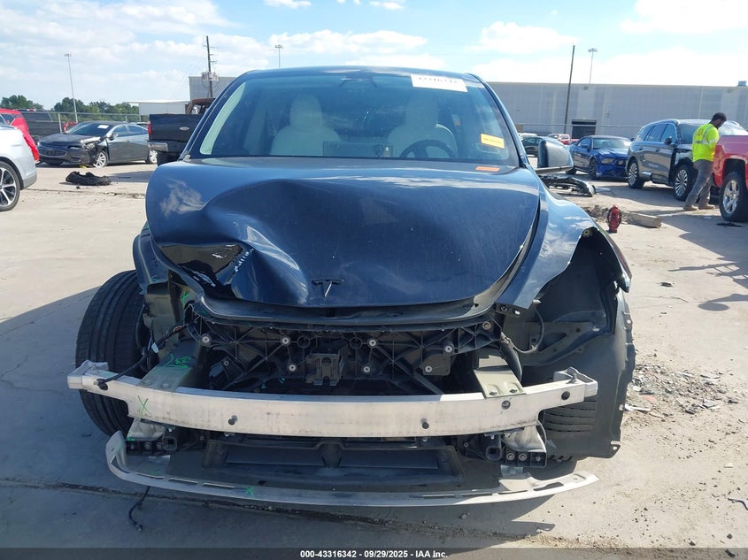 2021 Tesla Model Y Long Range Dual Motor All-Wheel Drive VIN: 5YJYGDEE1MF253054 Lot: 43316342