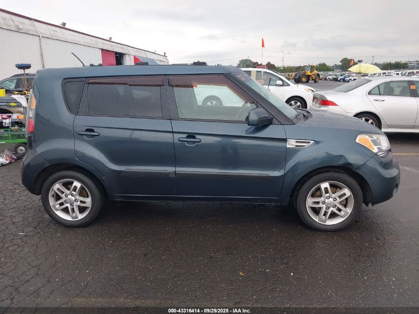 2011 Kia Soul + VIN: KNDJT2A2XB7237838 Lot: 43316414