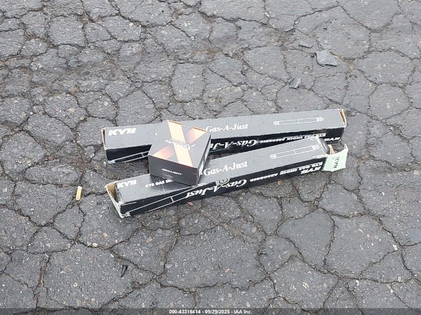 2011 Kia Soul + VIN: KNDJT2A2XB7237838 Lot: 43316414