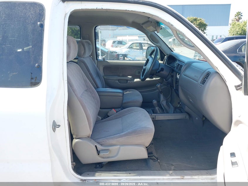 5TEWN72NX2Z027836 2002 TOYOTA TACOMA photo no. 5