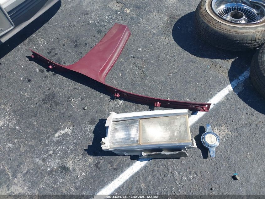 1994 Lincoln Town Car Executive VIN: 1LNLM81W3RY698679 Lot: 43316735