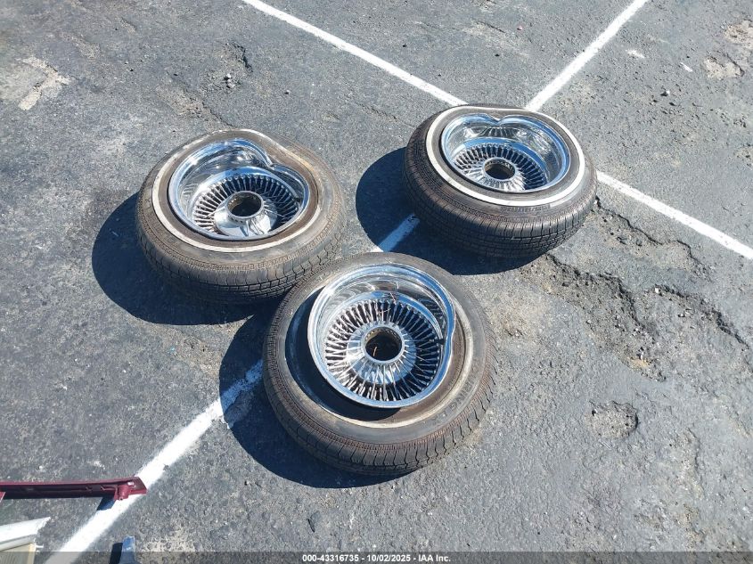 1994 Lincoln Town Car Executive VIN: 1LNLM81W3RY698679 Lot: 43316735