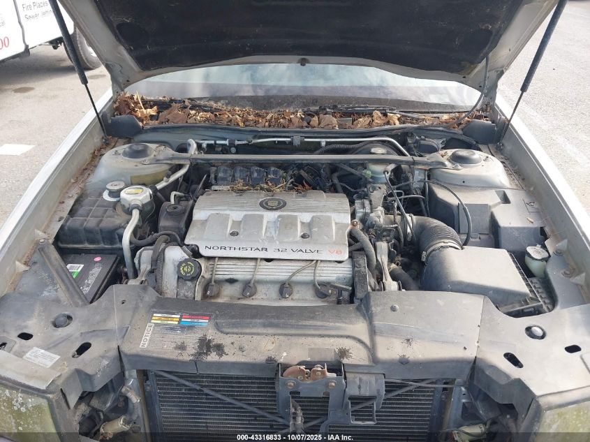 1998 Cadillac Deville Standard VIN: 1G6KD54YXWU711543 Lot: 43316833