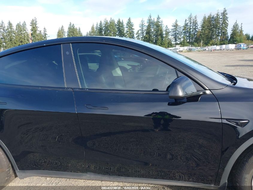 2023 Tesla Model Y Awd/Long Range Dual Motor All-Wheel Drive VIN: 7SAYGDEE1PF760009 Lot: 43316839