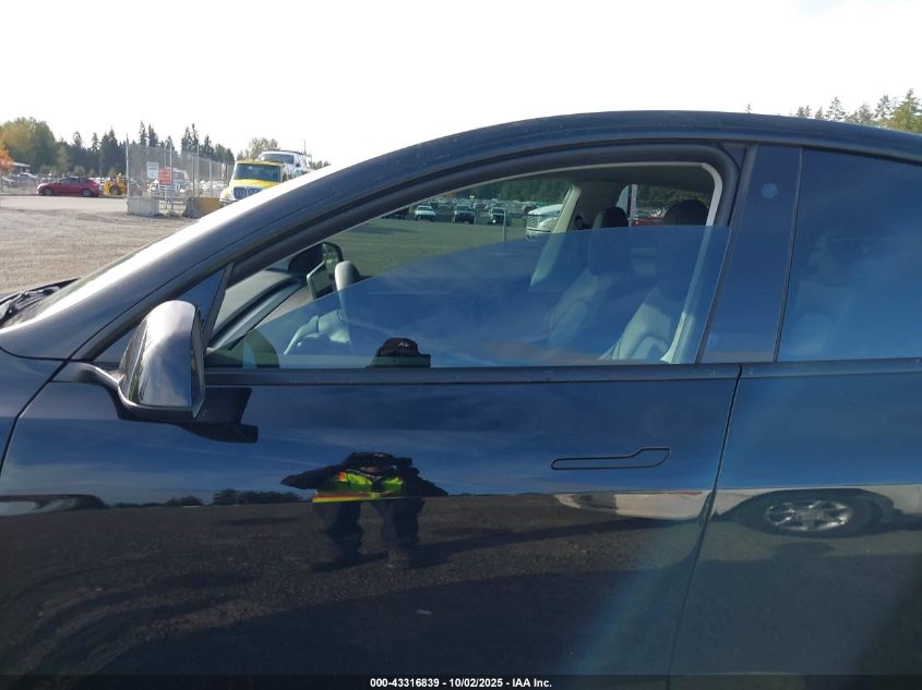 2023 Tesla Model Y Awd/Long Range Dual Motor All-Wheel Drive VIN: 7SAYGDEE1PF760009 Lot: 43316839