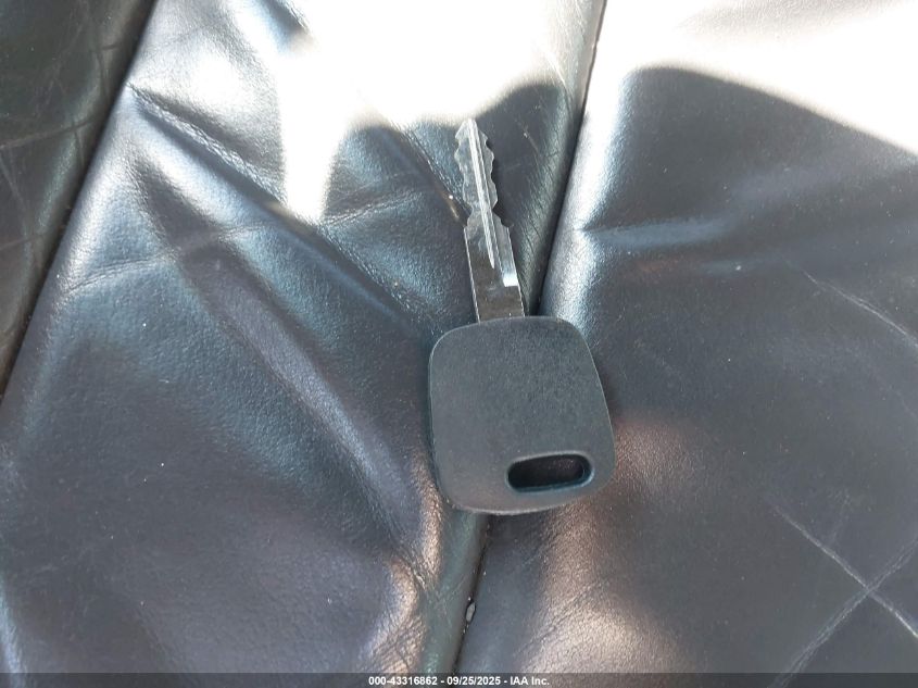 1999 Lincoln Town Car Executive VIN: 1LNHM81W7XY629402 Lot: 43316862