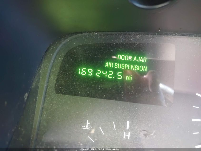 1999 Lincoln Town Car Executive VIN: 1LNHM81W7XY629402 Lot: 43316862